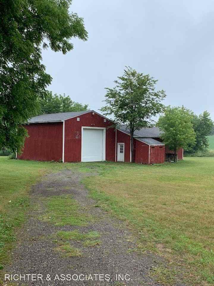 3012 Steinacker Rd - Photo 3 of 18