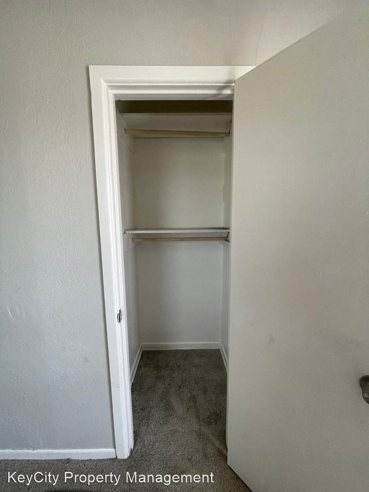 1949 Shelton St - Photo 2 of 9