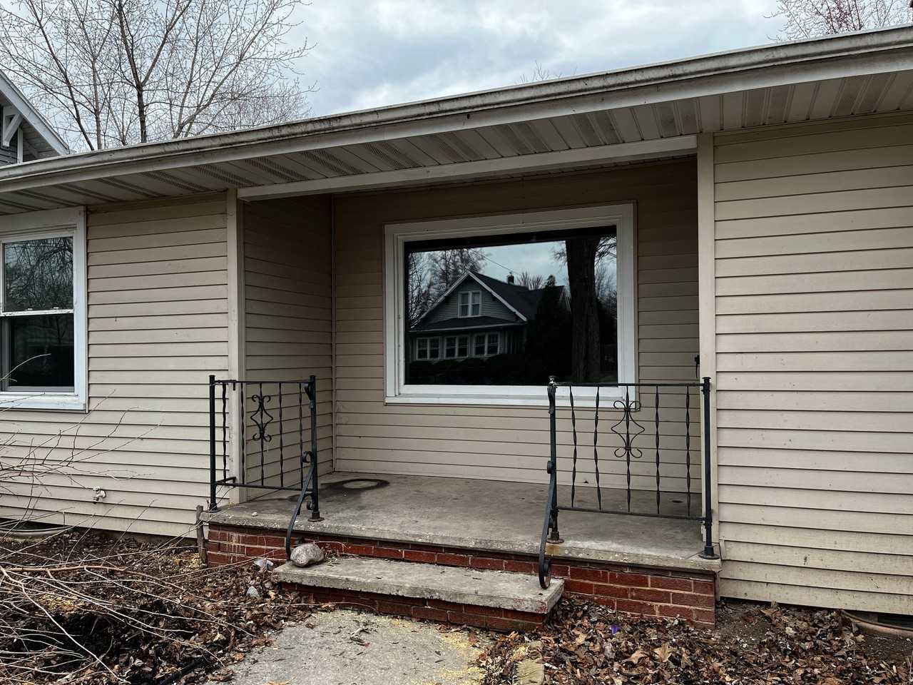 715 W 3rd St - Photo 2 of 18