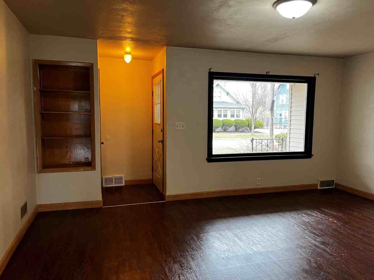 715 W 3rd St - Photo 3 of 18