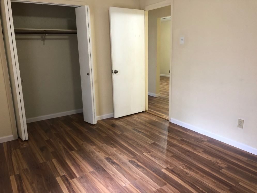 431 N Wilhite St - Photo 2 of 5