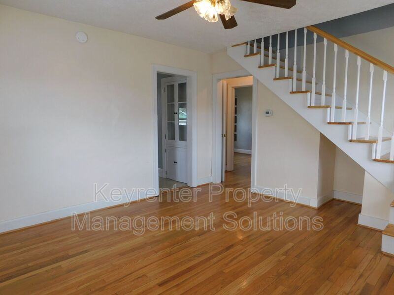 115 N Elkin Ave - Photo 5 of 34