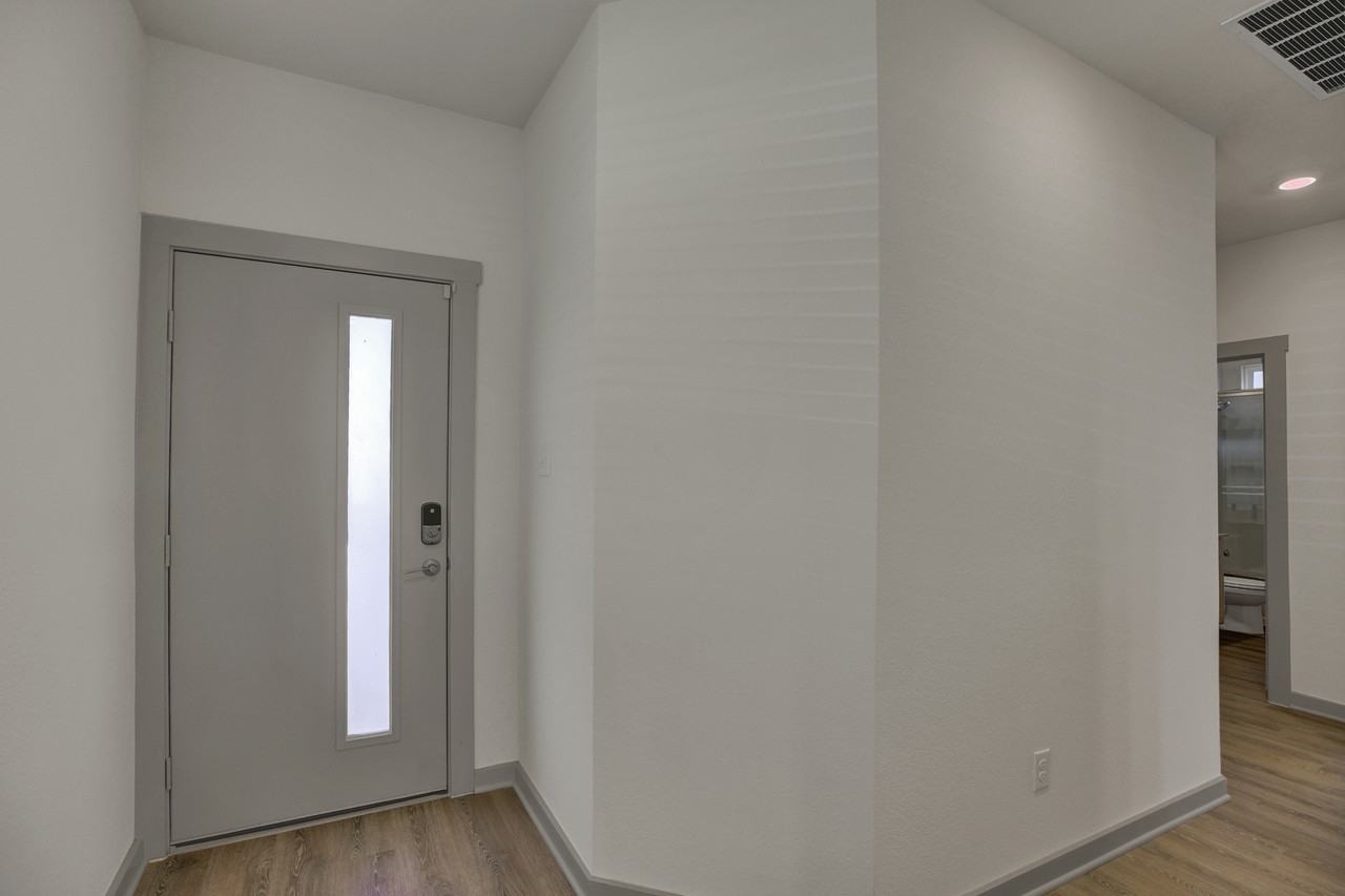 345 Roberts St - Photo 2 of 21