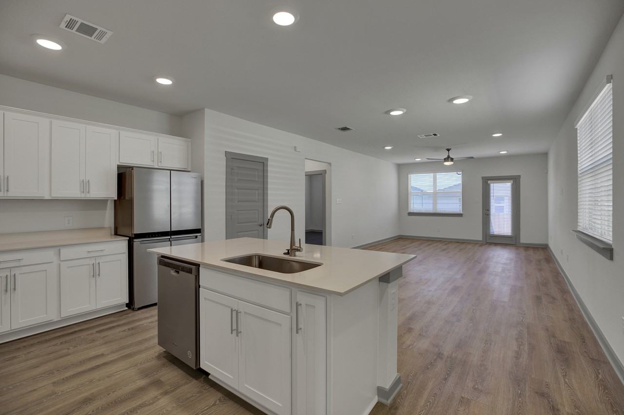 345 Roberts St - Photo 3 of 21