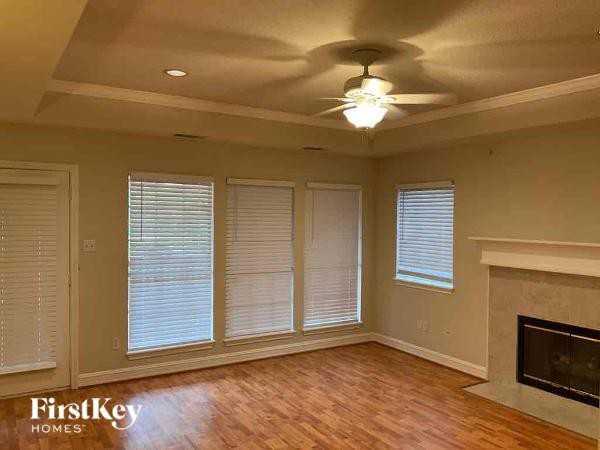 112 Golfview Dr - Photo 2 of 11