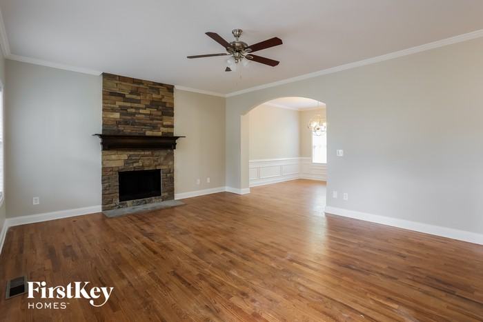 5975 Windsorcreek Dr - Photo 2 of 15