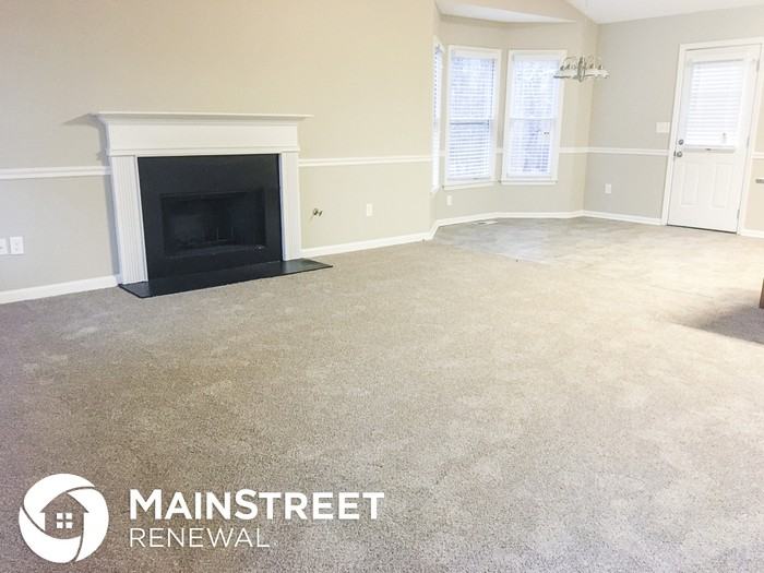 3652 Arrowhead Pl - Photo 3 of 13