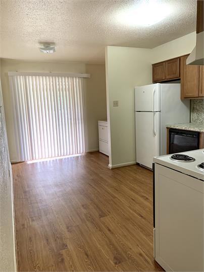1601 Mossglenn Cir #15090643 - Photo 3 of 7