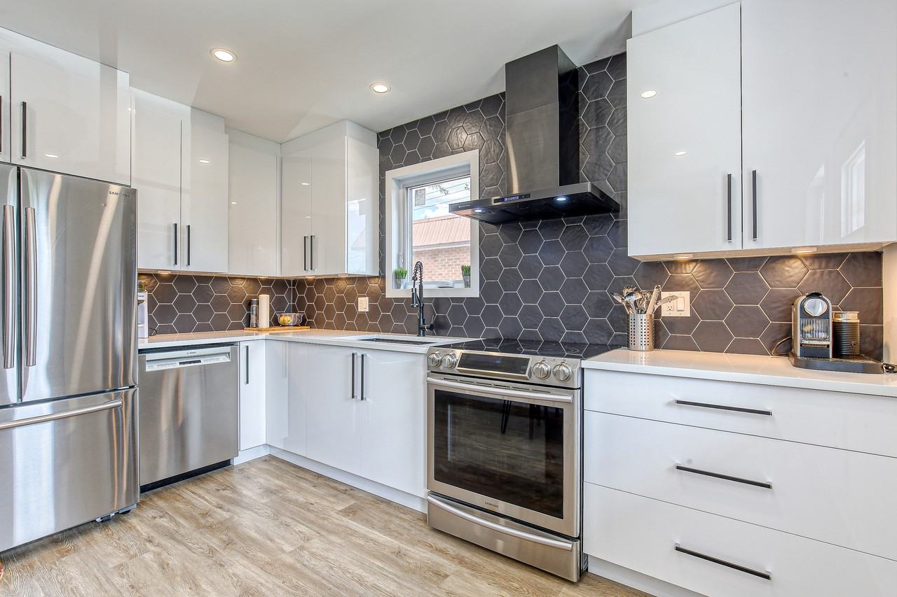 9122 Rue de Reims - Photo 3 of 3