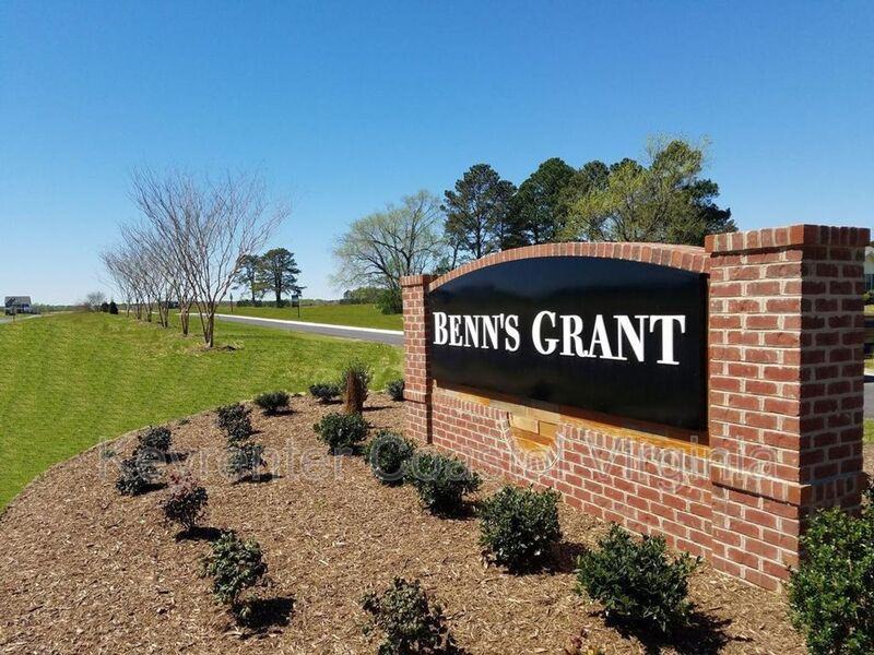 176 Boxwood Ln - Photo 3 of 16