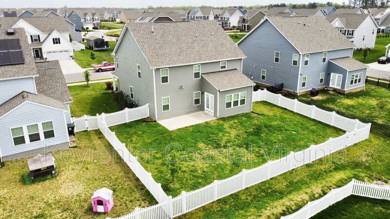 176 Boxwood Ln - Photo 5 of 16