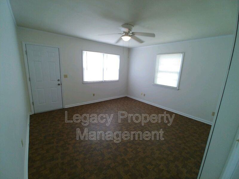 904 Grace Ave - Photo 2 of 8