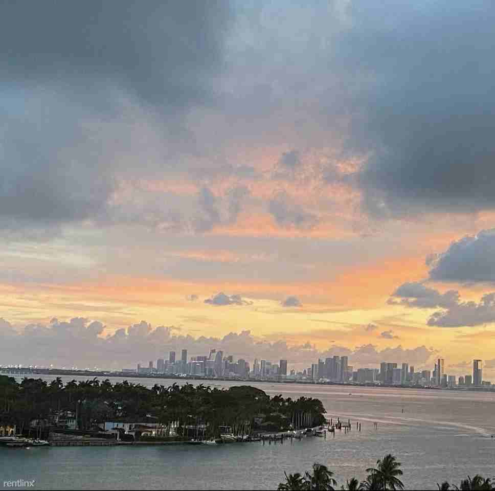 6900 Bay Dr - Photo 3 of 14