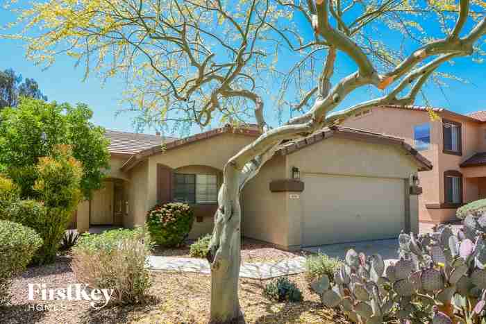 16161 W Lisbon Ln - Photo 2 of 15