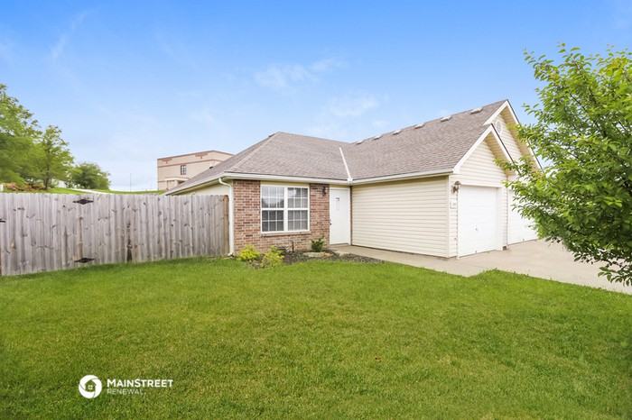 205 Palmer Ct - Photo 3 of 16