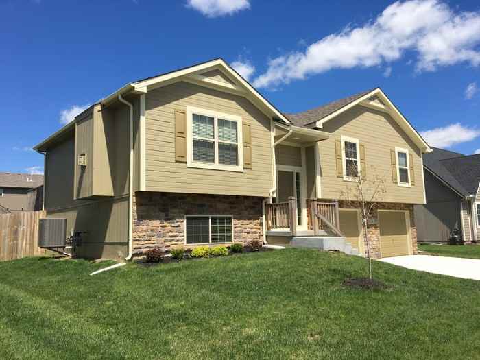 1424 N 9th St E - Photo 3 of 18