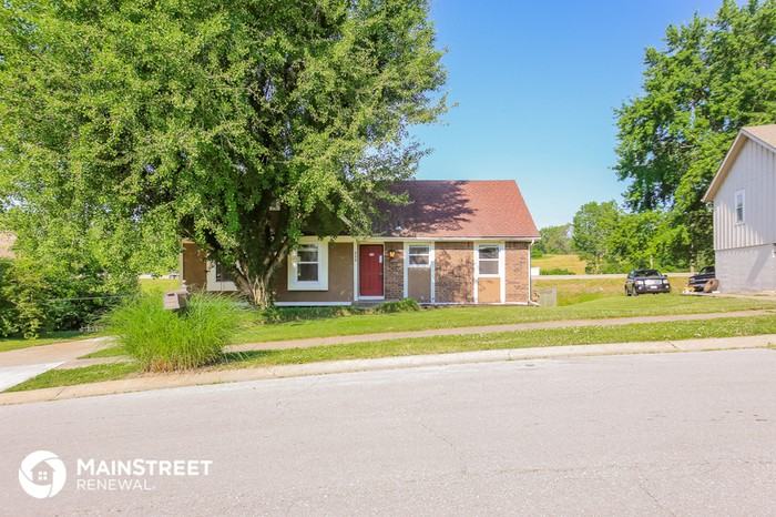 332 S Kendall Ave - Photo 2 of 18