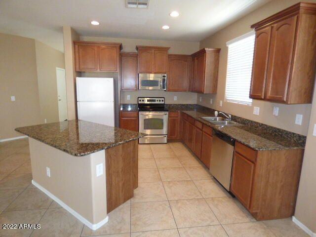 11752 W Foothill Dr - Photo 2 of 8