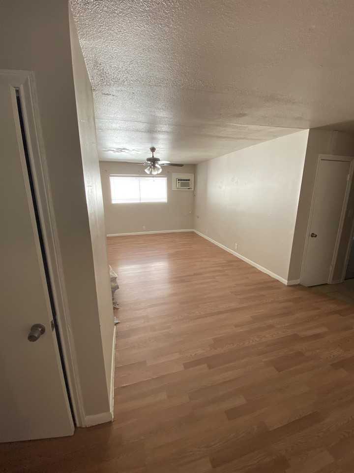 502 W Alabama - 15 #15 - Photo 2 of 18