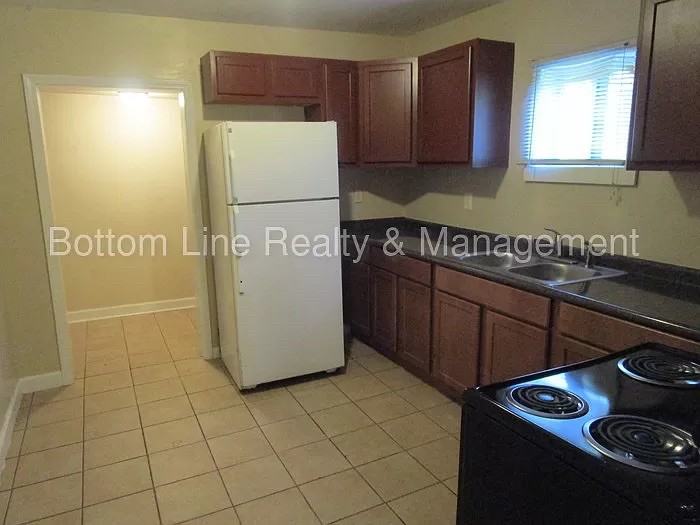 3912 Plainview Rd - Photo 5 of 13