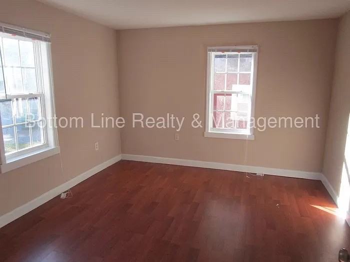 3912 Plainview Rd - Photo 7 of 13