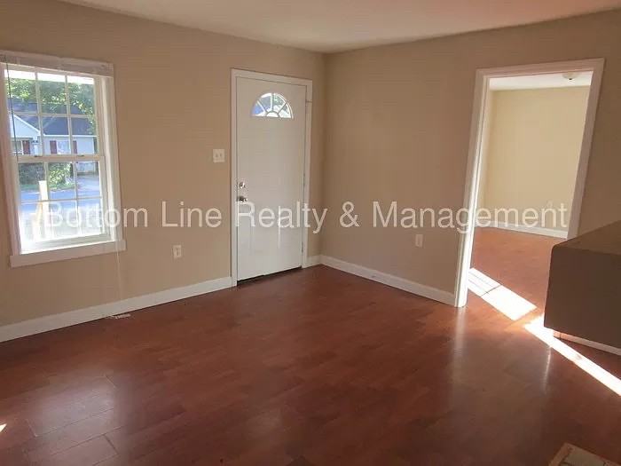 3912 Plainview Rd - Photo 2 of 13