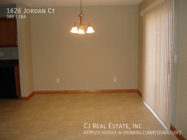 1626 Nw Jordan Ct - Photo 3 of 11