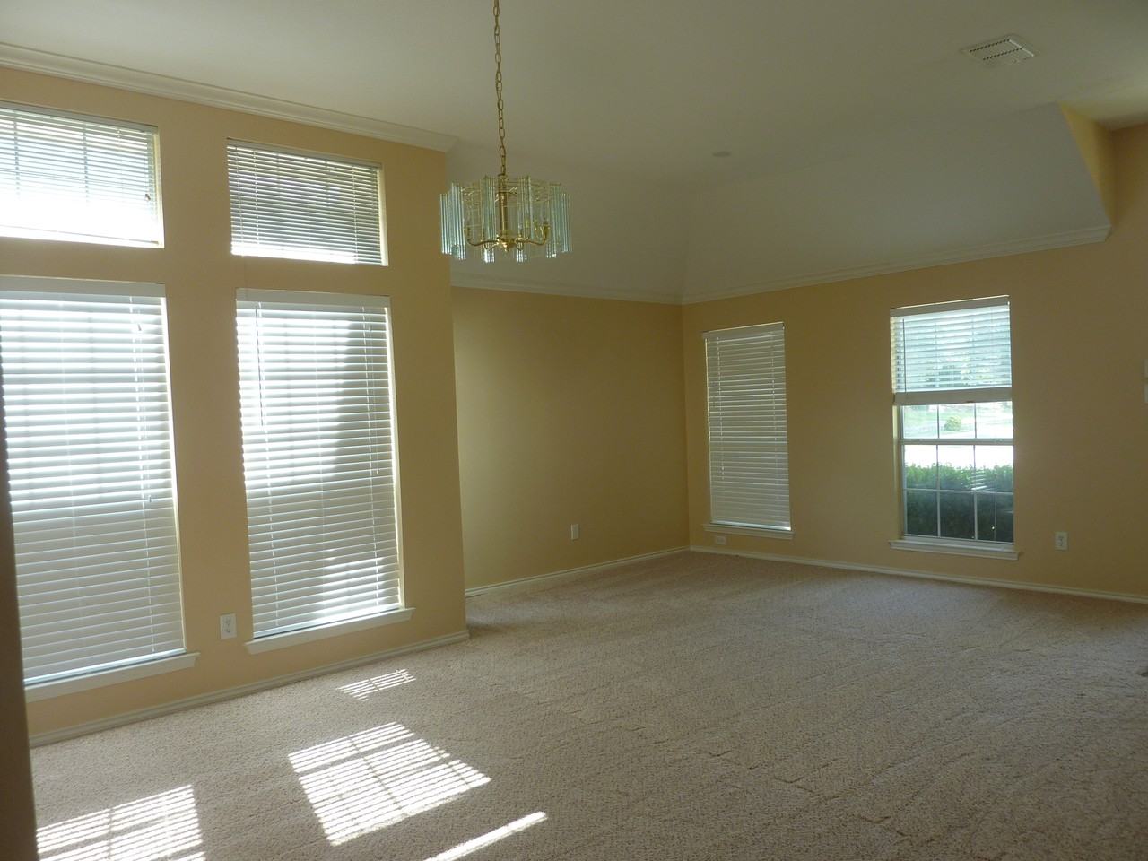 4013 Aldenham Dr - Photo 3 of 23