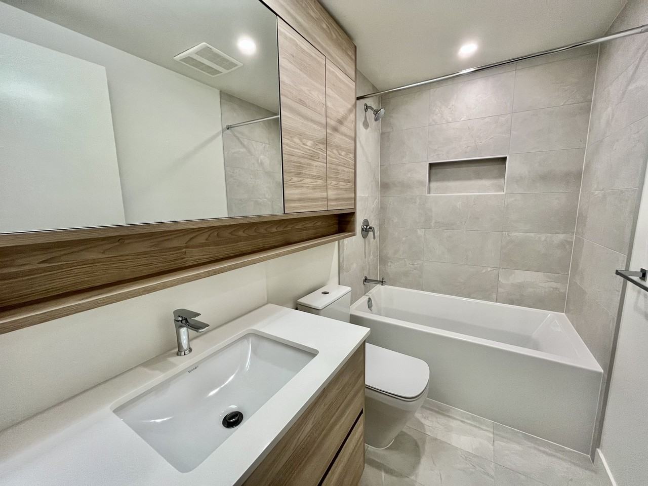 585 Austin Avenue #708 - Photo 5 of 17