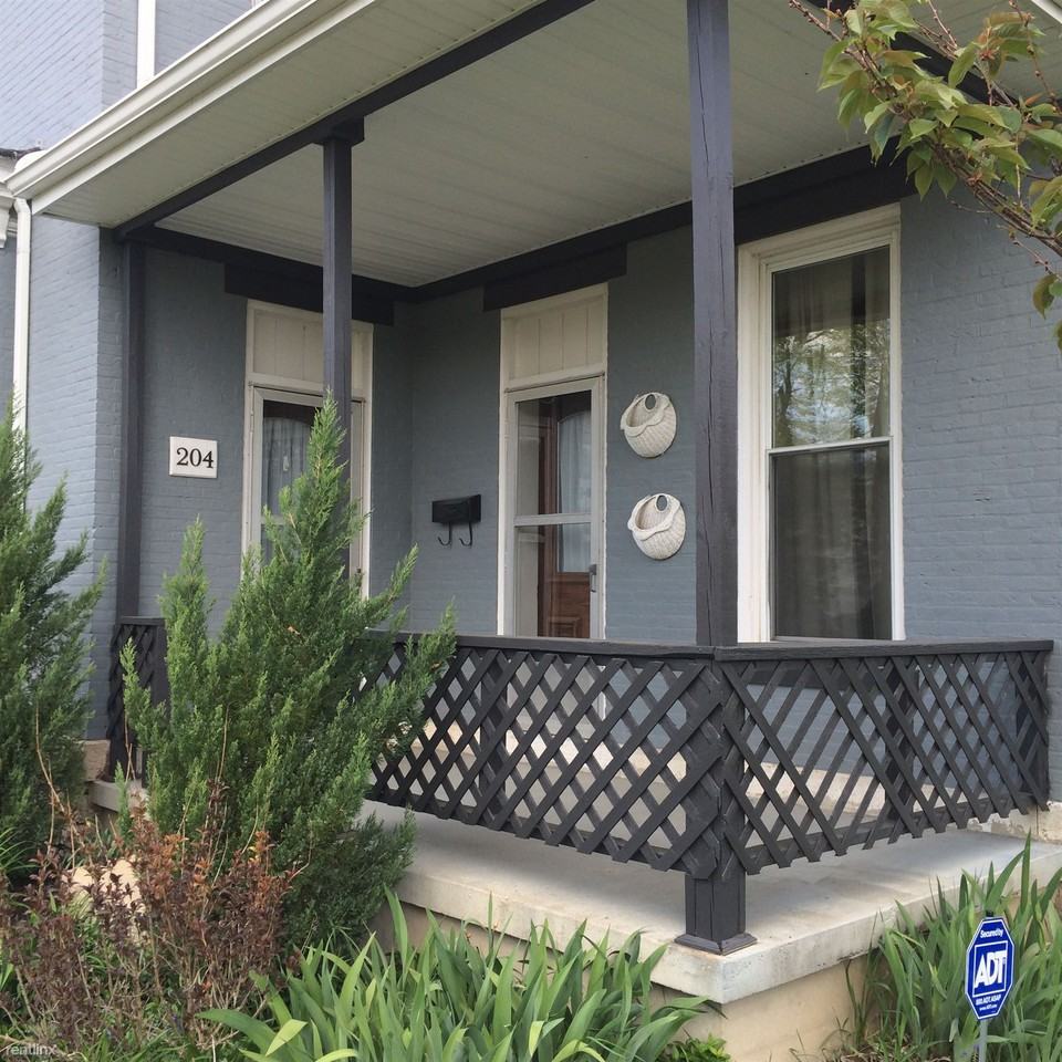 204 E Market St - Photo 3 of 17