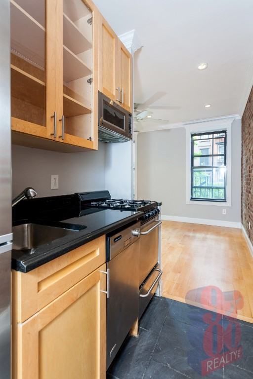 E 18th St #1A - Photo 3 of 8