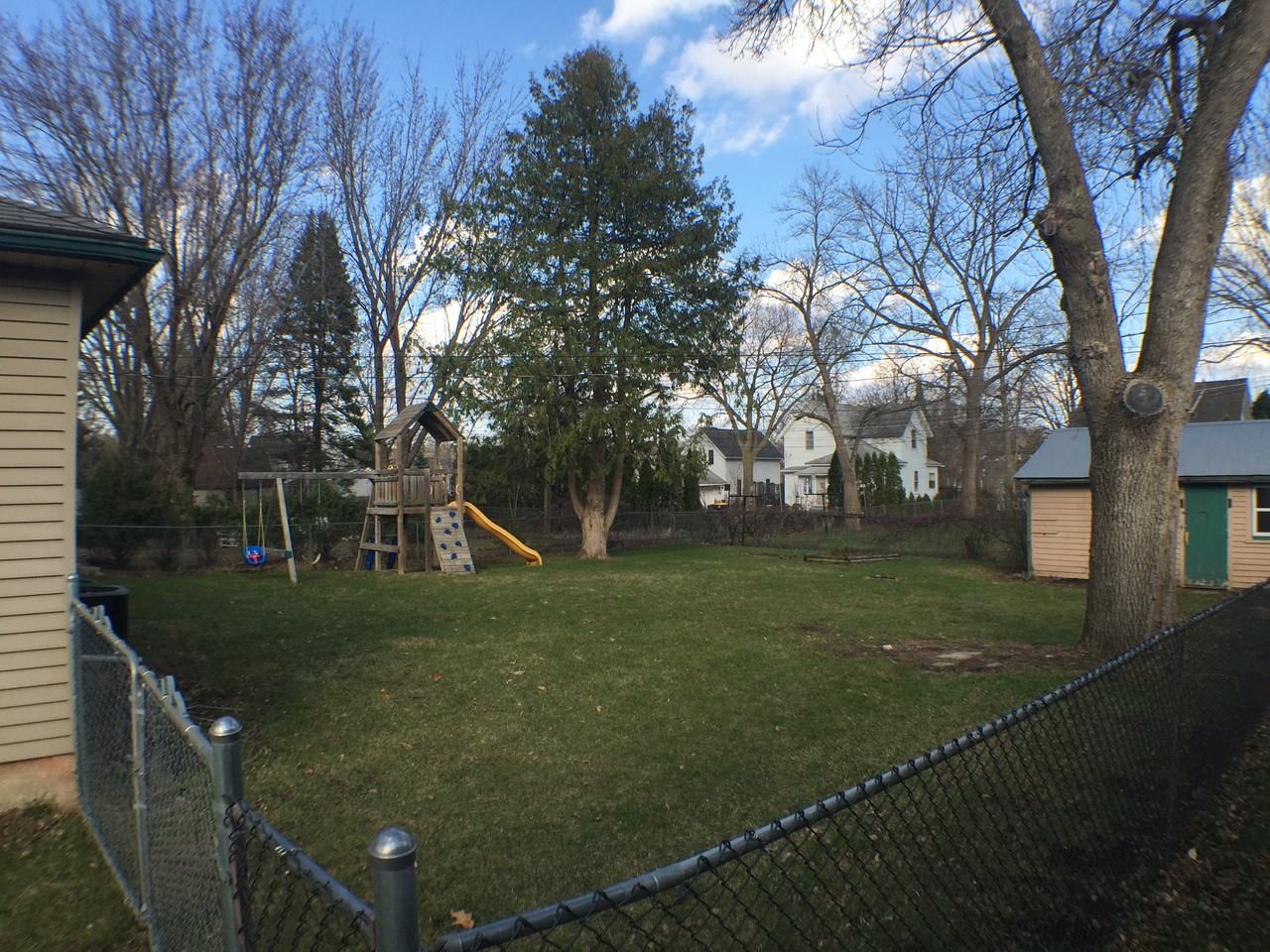 427 Willow St - Photo 3 of 15