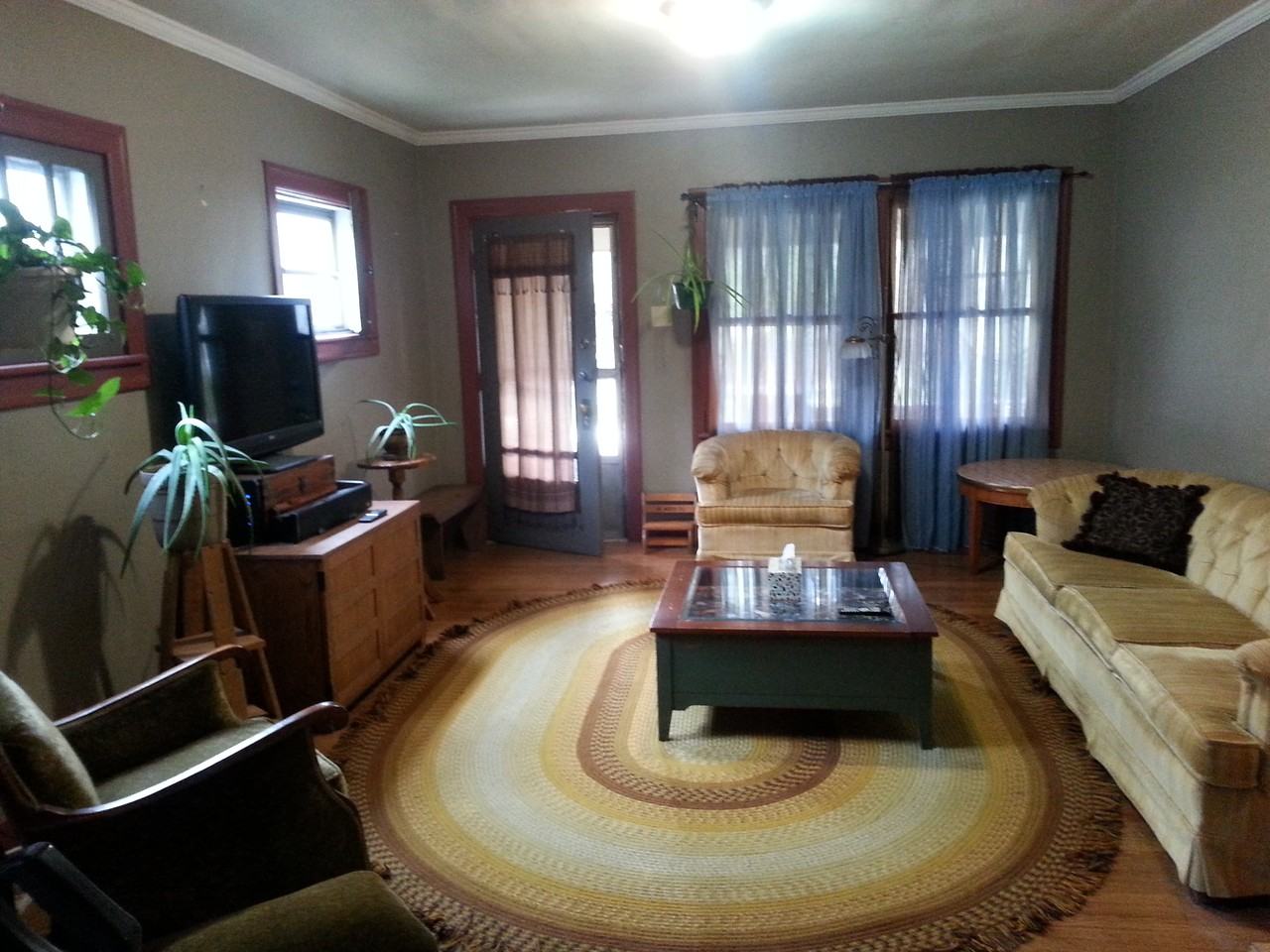 883-885 Woodruff Place West Drive - Photo 2 of 15