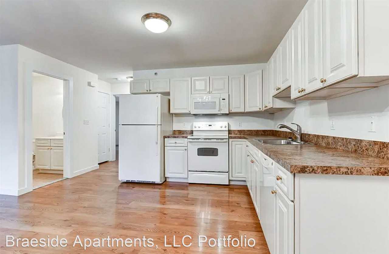 2 bedroom apartment walking distance to ESU and Pocono Medical Center! - Photo 2 of 8