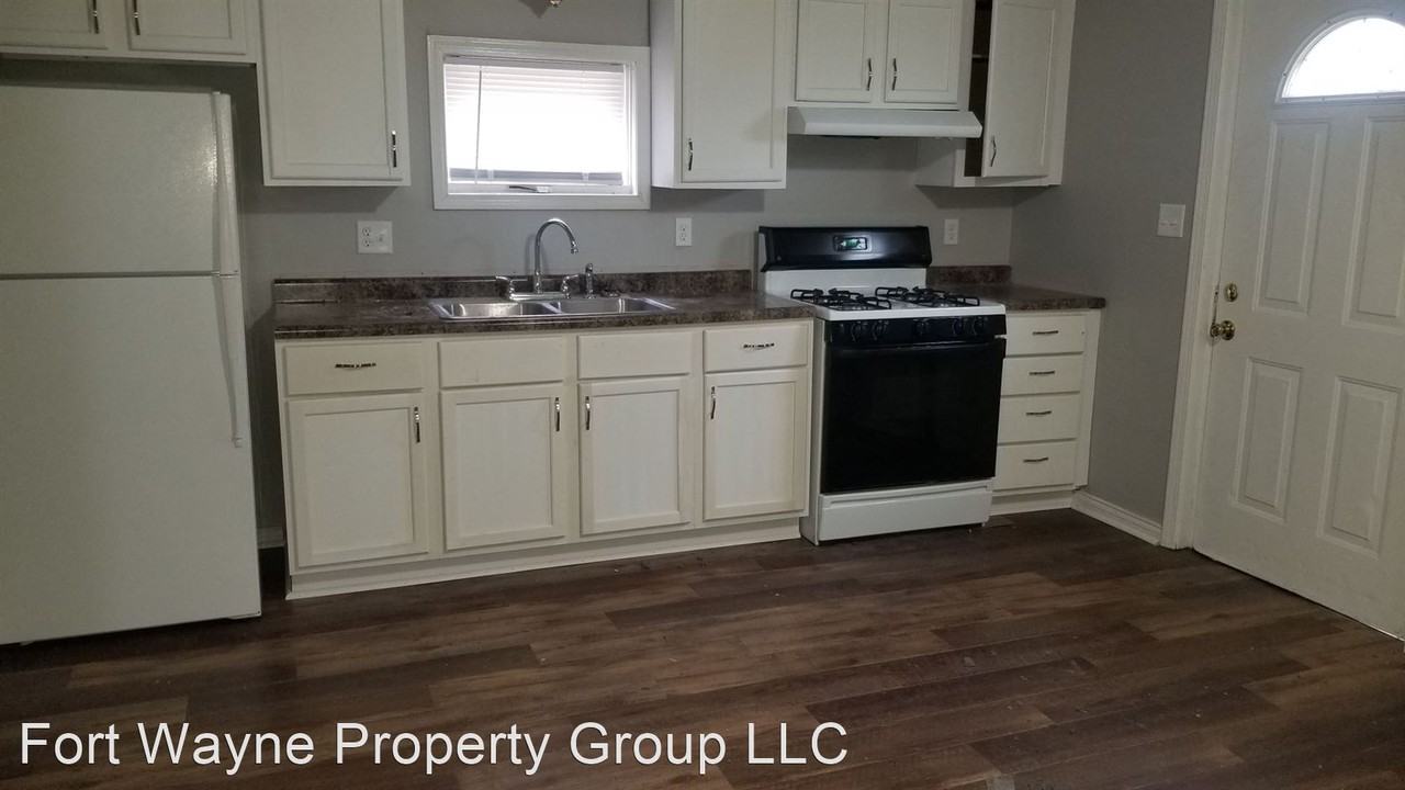 1328 E Lewis St - Photo 2 of 9