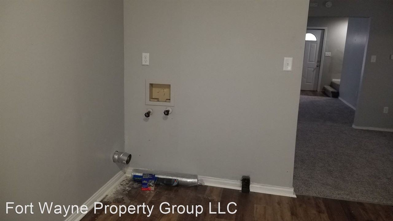 1328 E Lewis St - Photo 3 of 9