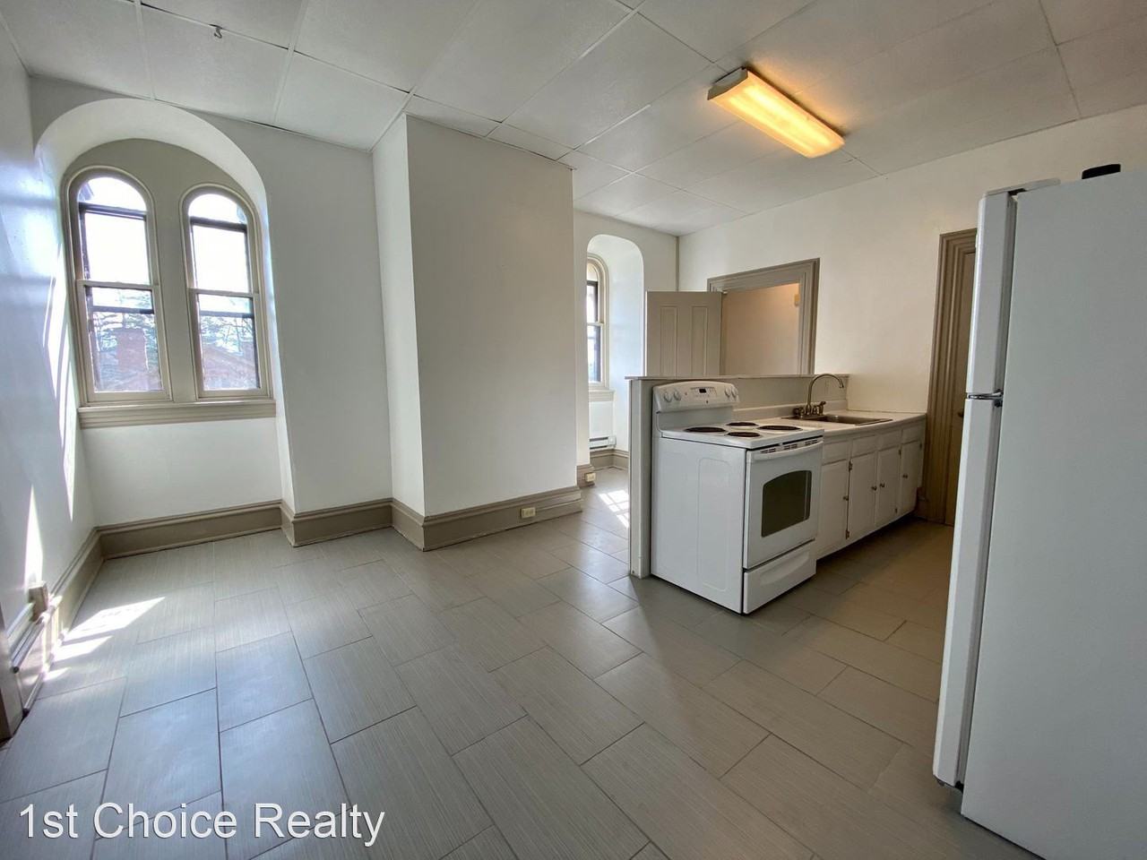 118 West Water Street - Photo 3 of 17