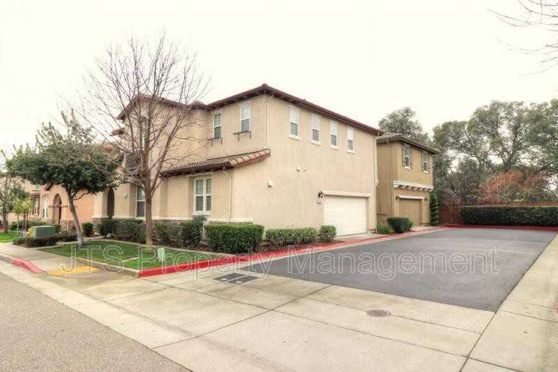 217 Barnhill Dr - Photo 3 of 50