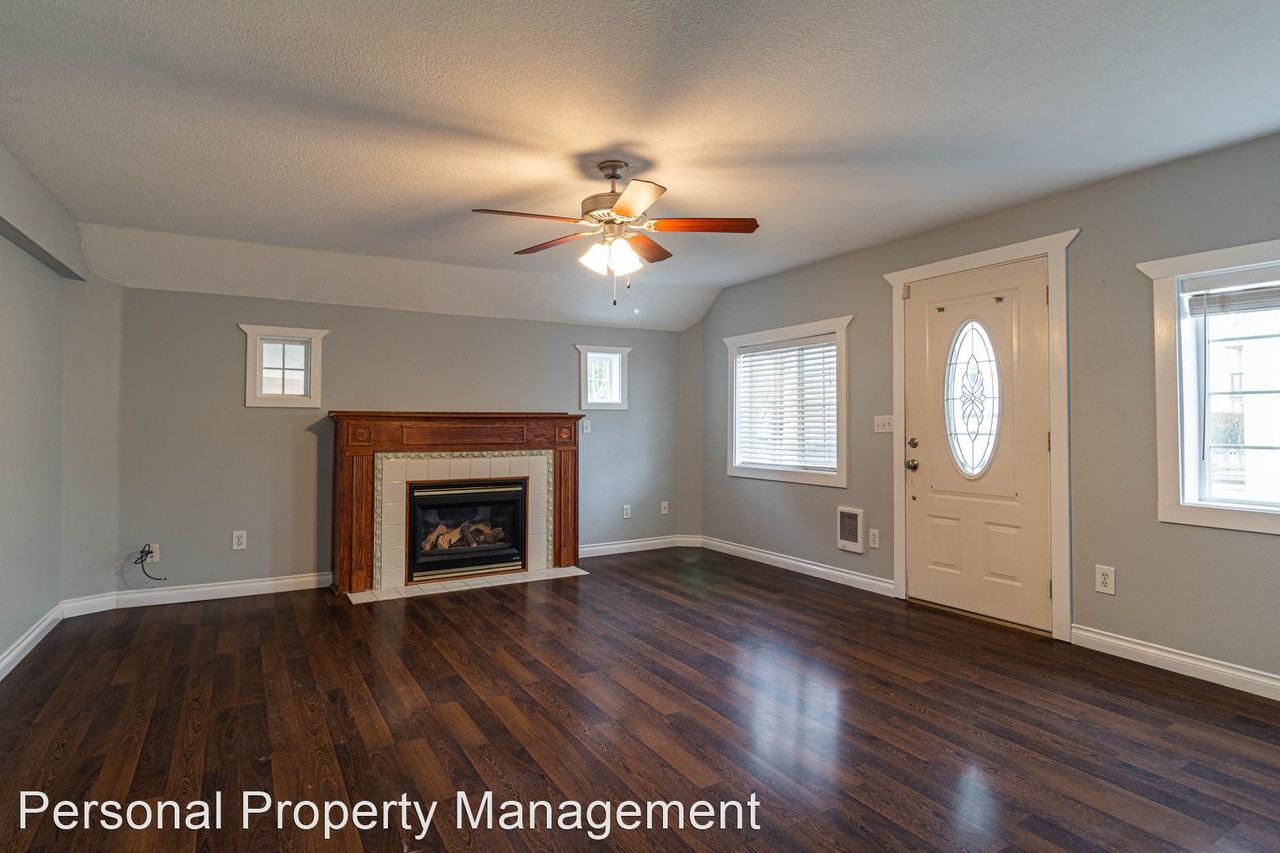 403 W Mcloughlin Blvd - Photo 2 of 9