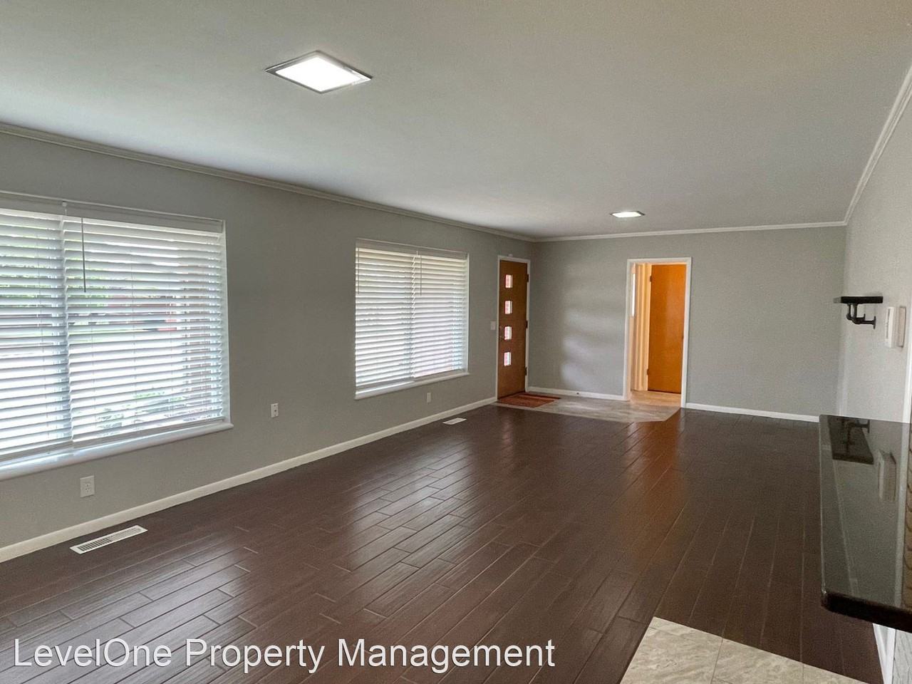 3332 Nw 62nd St - Photo 3 of 23