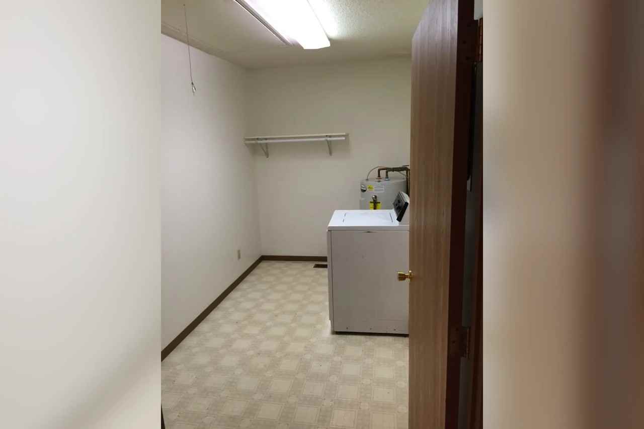 103 E Lytle St - Photo 3 of 7