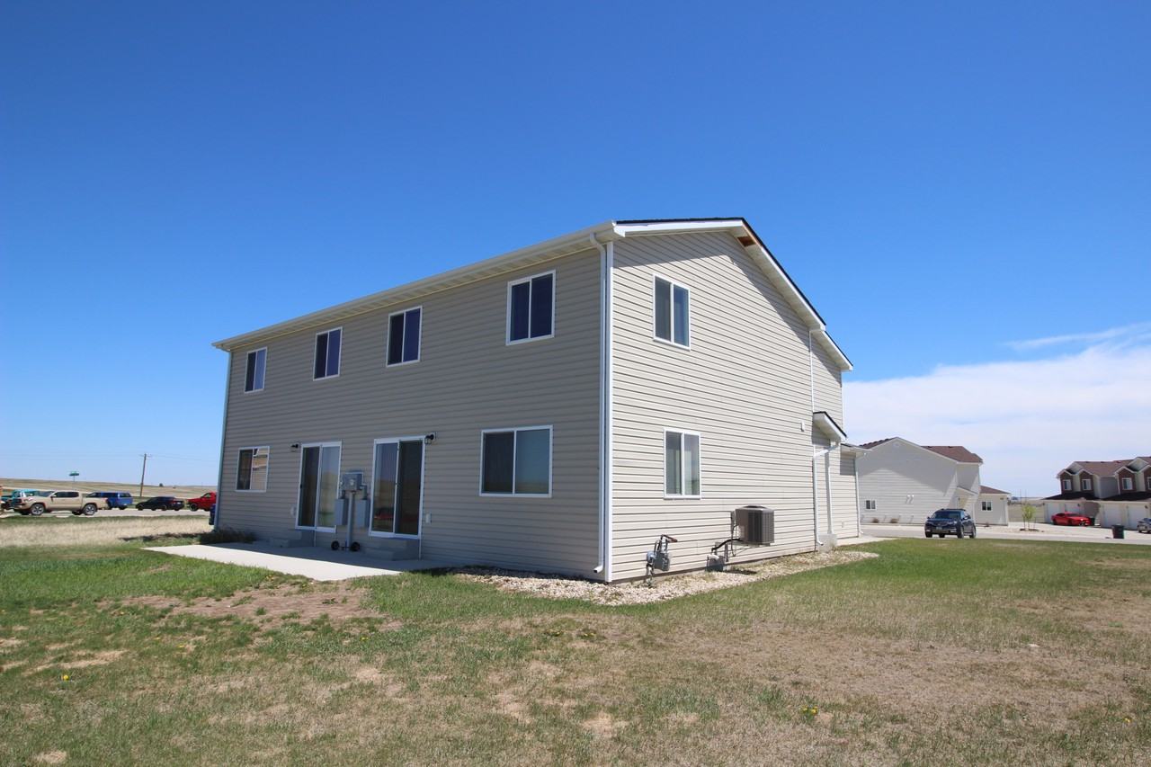 820 Knife River Dr - Photo 2 of 16