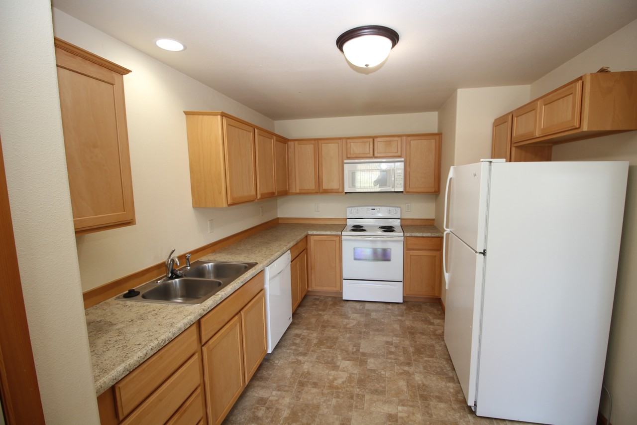 820 Knife River Dr - Photo 3 of 16