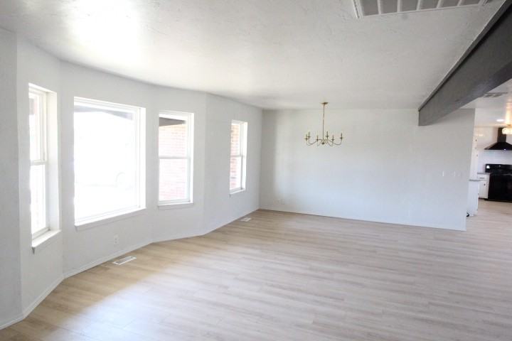5613 Northwest 115th Street - Photo 5 of 20