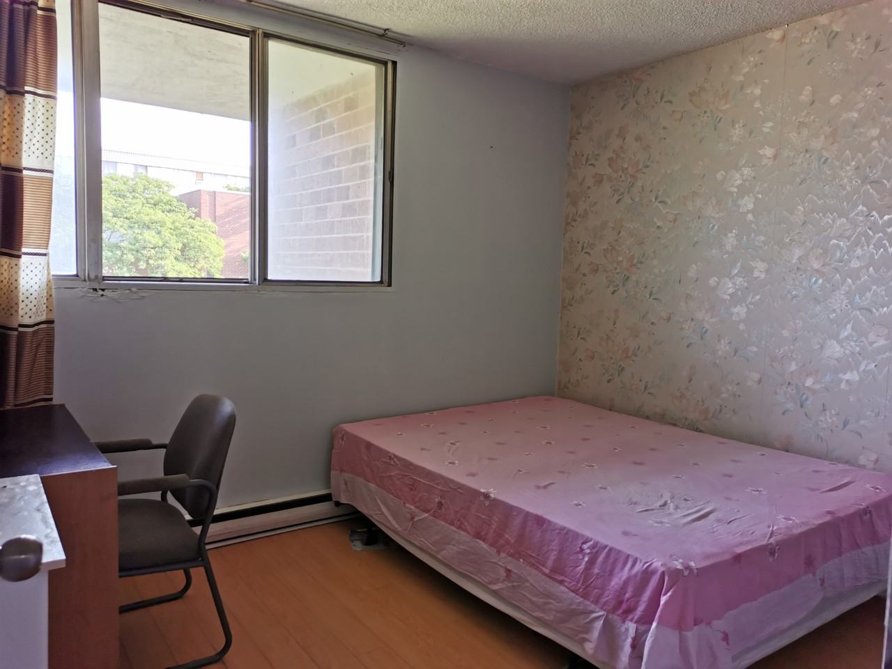 150 Leeward Glenway - Photo 2 of 4