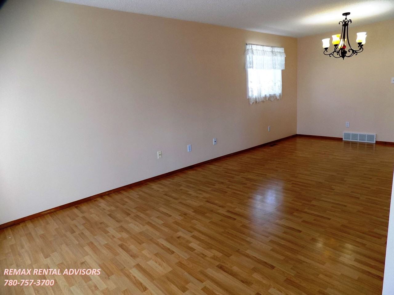 3527 44a Ave Nw - Photo 2 of 21