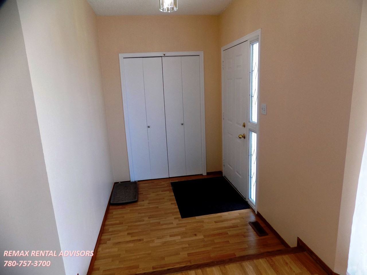 3527 44a Ave Nw - Photo 3 of 21