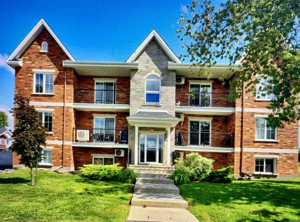 190 Rue Church 102, Châteauguay, QC J6J 4G8 3 Bedroom Condo for 1,725
