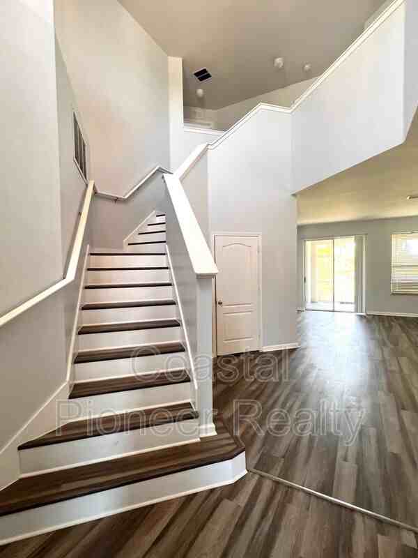 11404 Misty Isle Ln - Photo 4 of 37