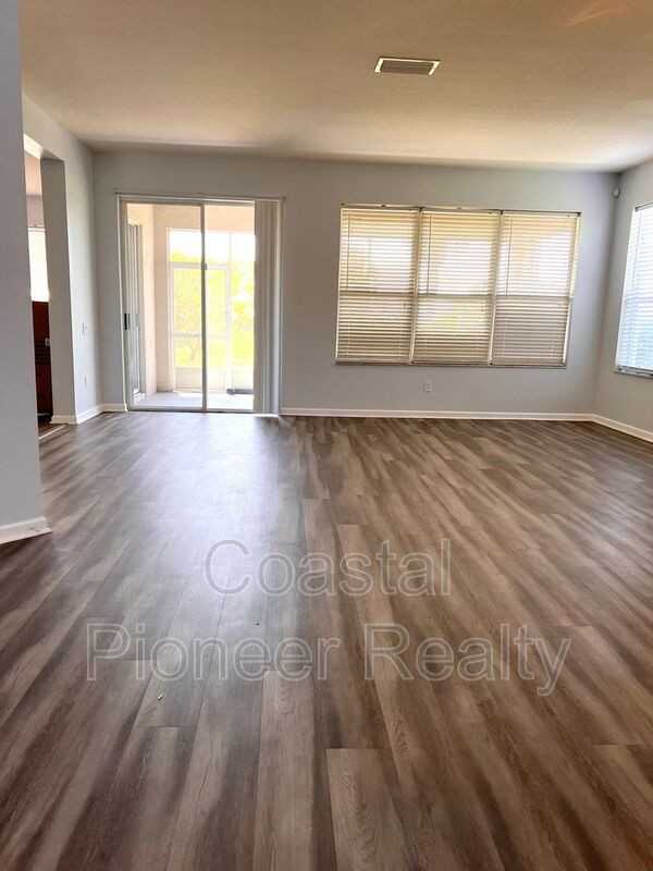 11404 Misty Isle Ln - Photo 5 of 37